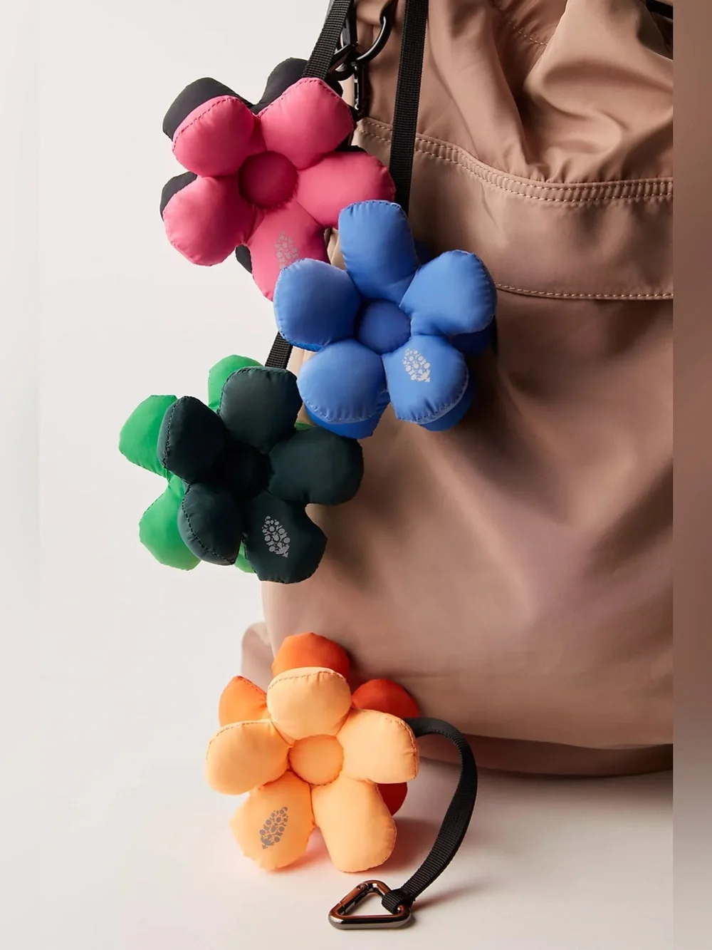 FP Movement Petal Talk Keyring 🔥 black/ bubblegum 🔥NWT!